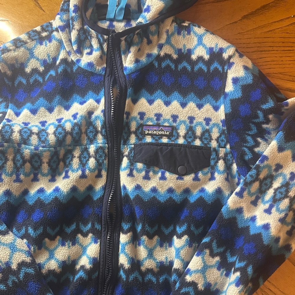 Patagonia Womens Blue and White Patterned Hoodie Zip Up
